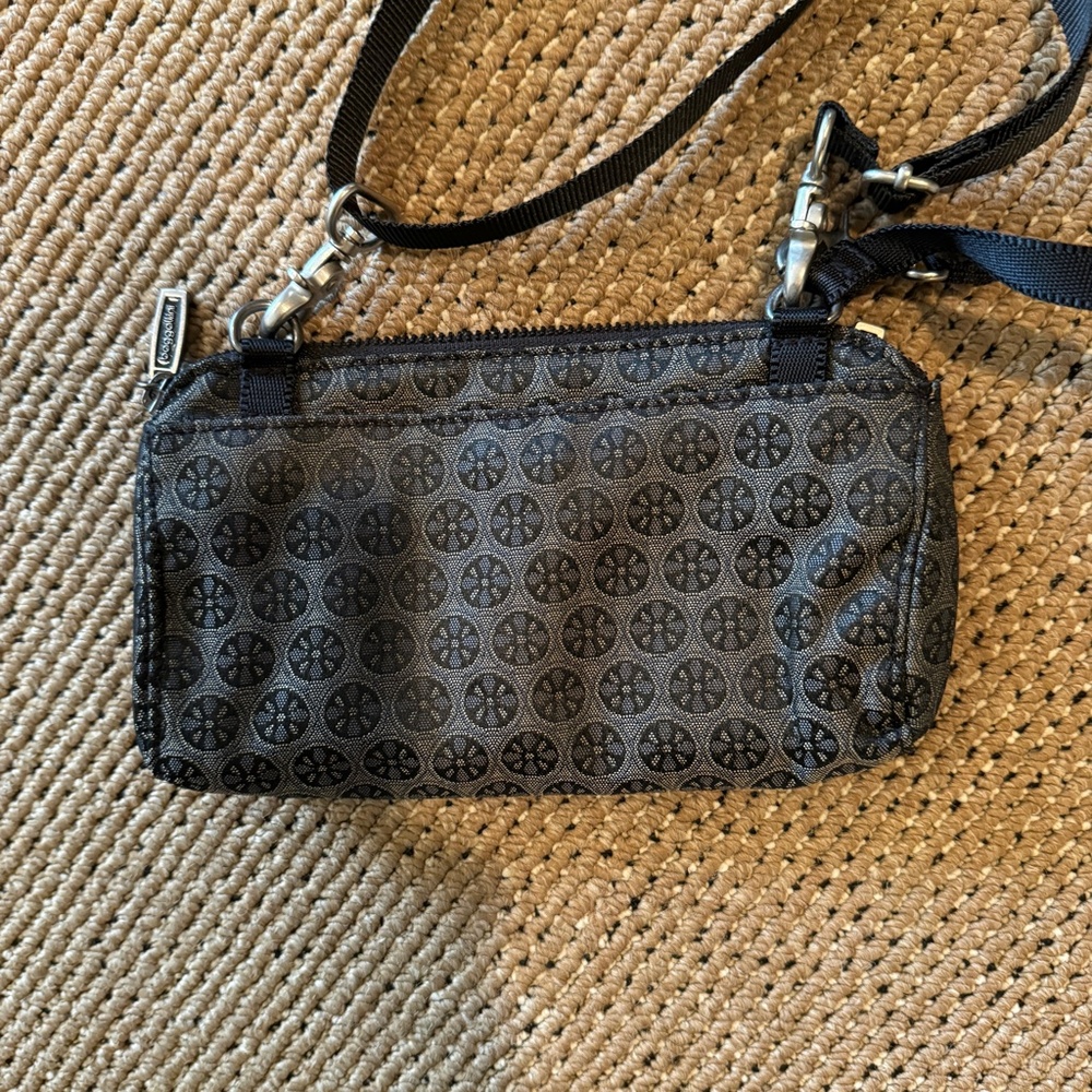Baggallini Crossbody Purse Wallet Wristlet Gray Geometric Flowers - Picture 5 of 9